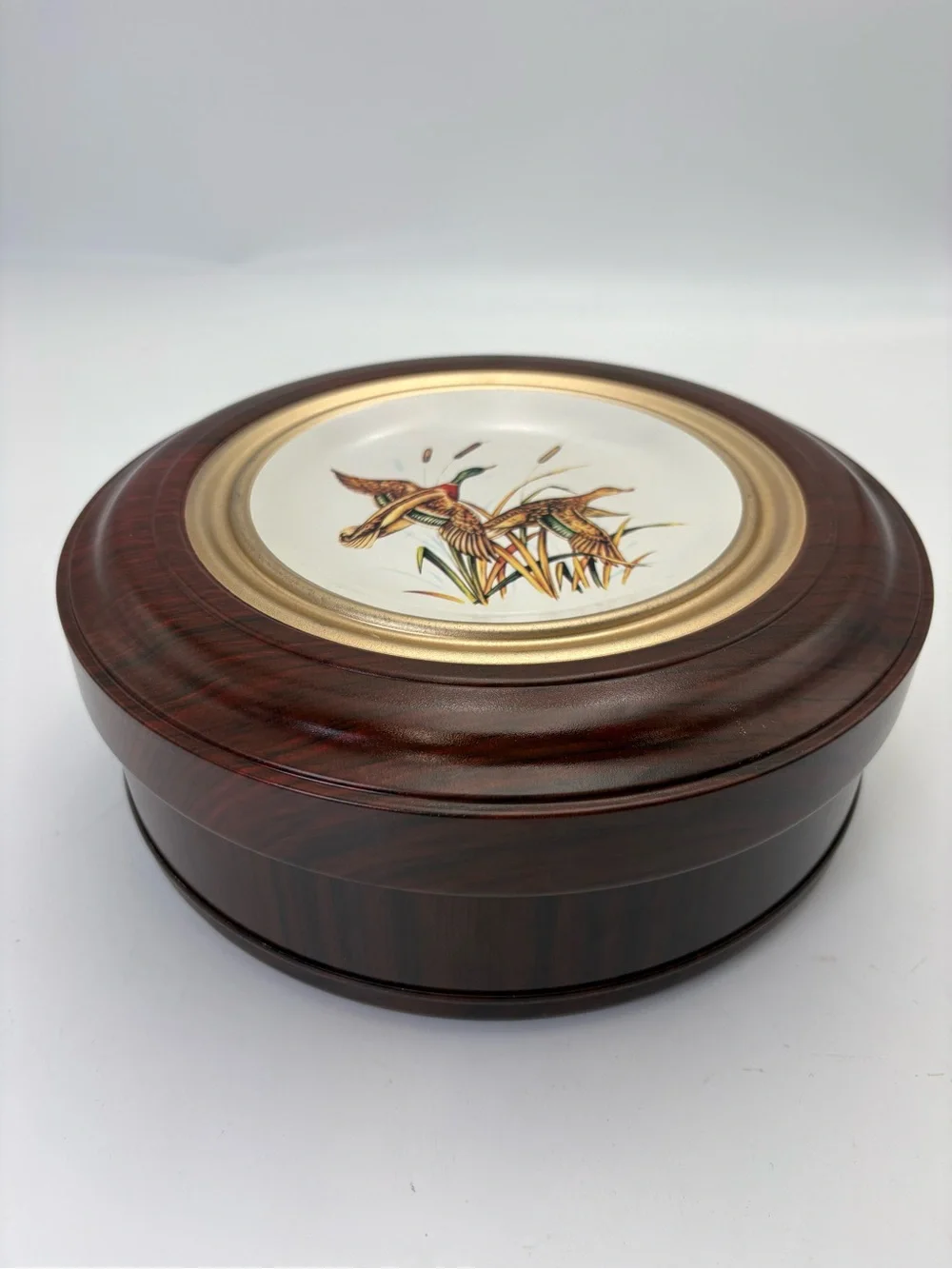 Mid-century Modern Ducks In Flight Large Round Metal Tin